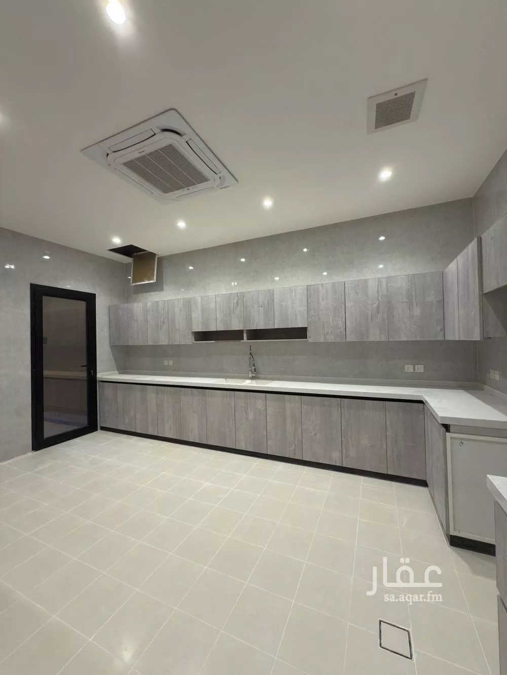 فيلا 6 غرف في الملقا 11