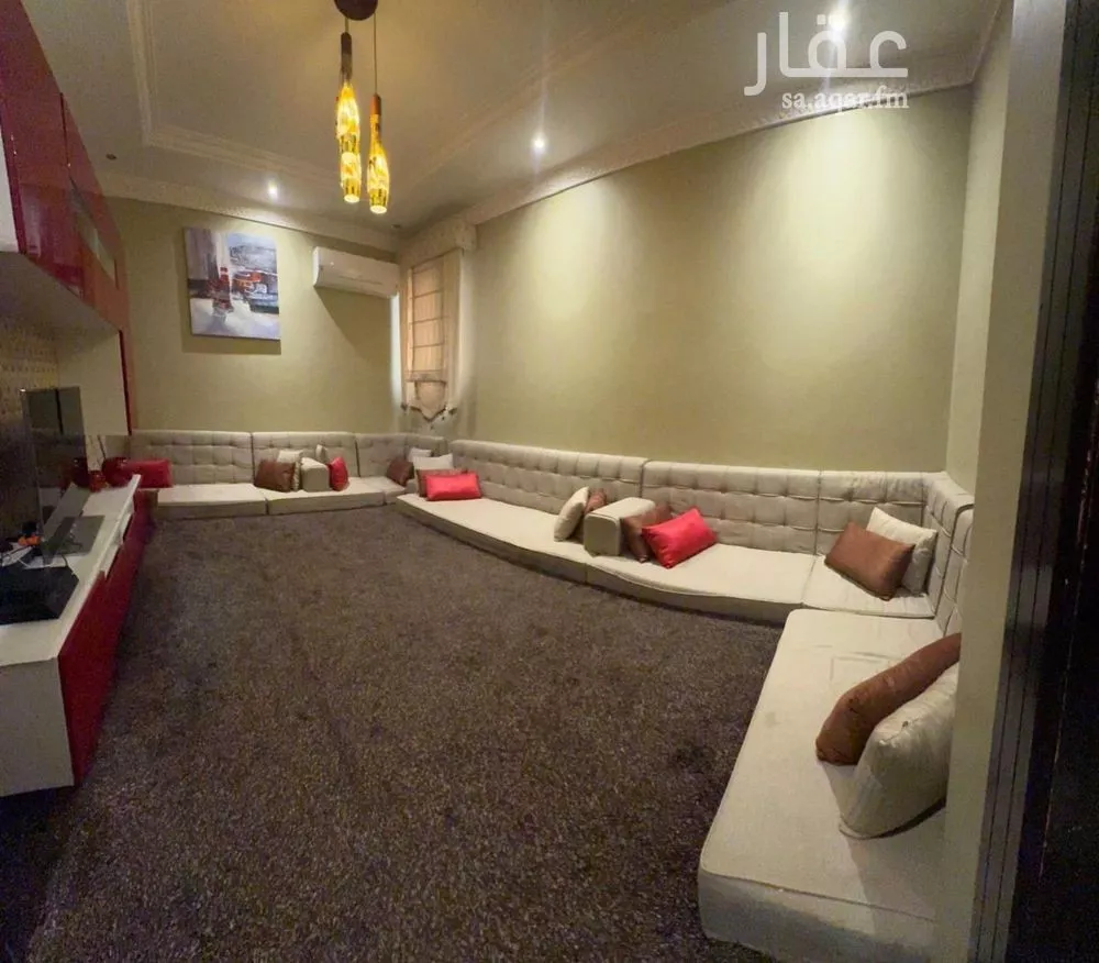 5 bedroom villa in Al Janadriyah 8