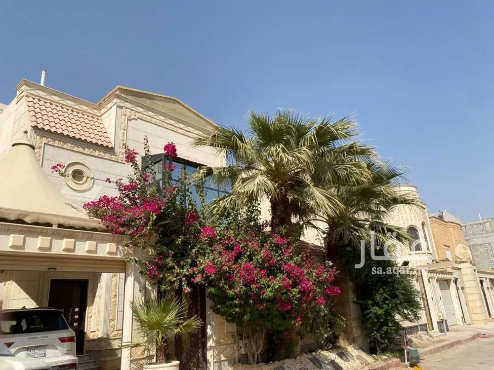 5 bedroom villa in Irqah 11