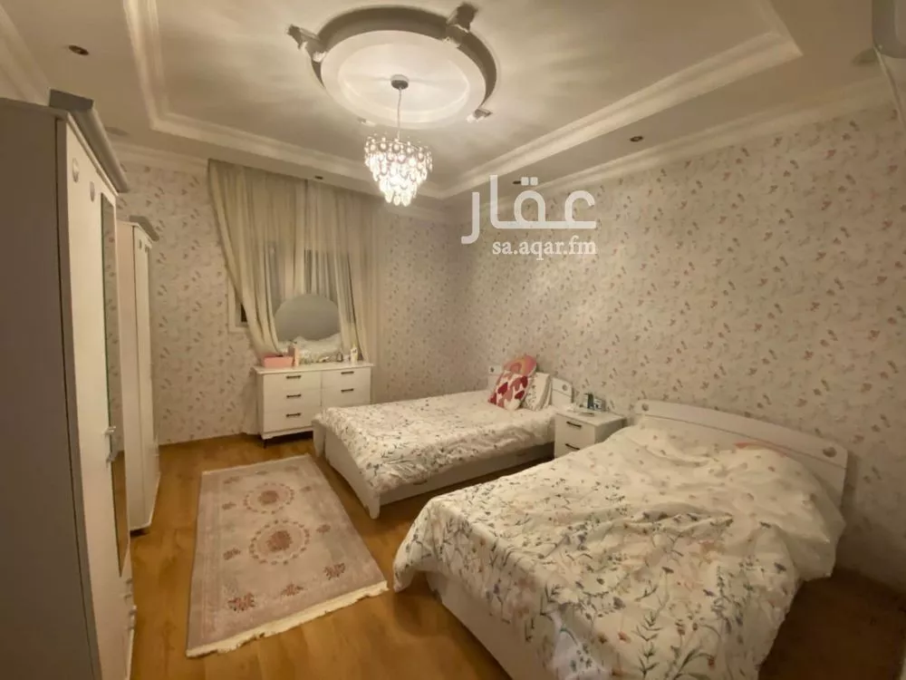 5 bedroom villa in Irqah 12