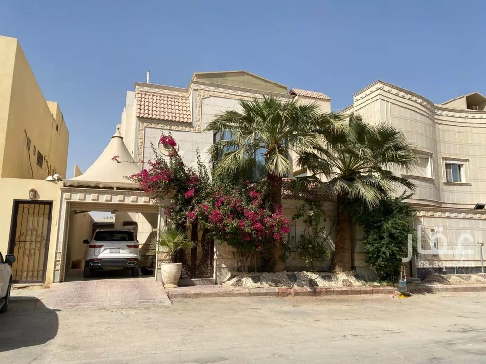 5 bedroom villa in Irqah 6