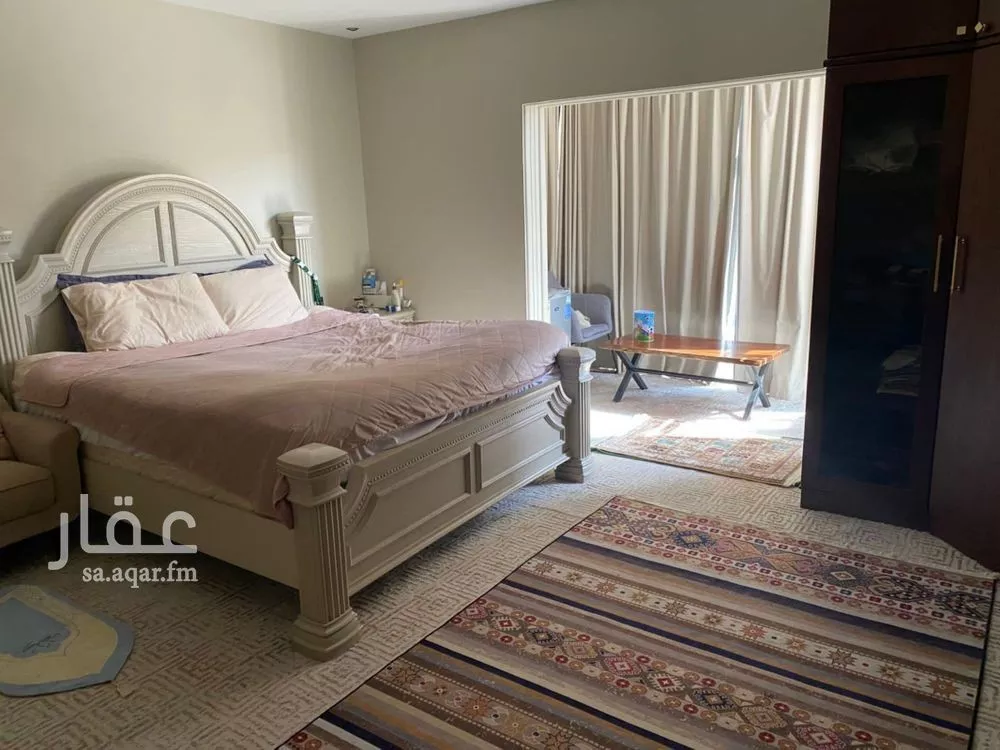 5 bedroom villa in Irqah 8