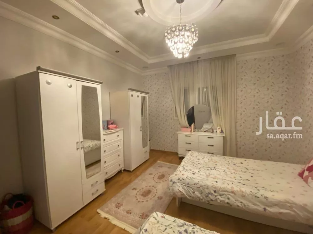 5 bedroom villa in Irqah 10
