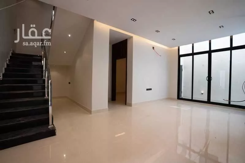 فيلا 5 غرف في ديراب 24