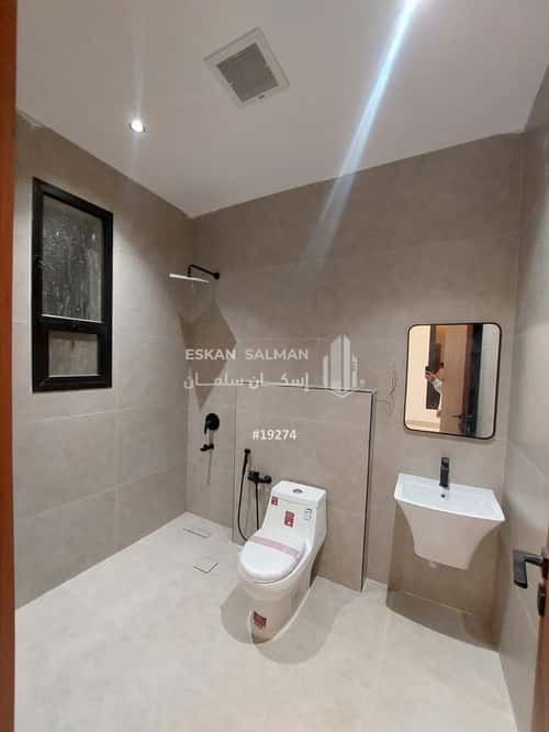 5 bedroom floor in Al Janadriyah 1