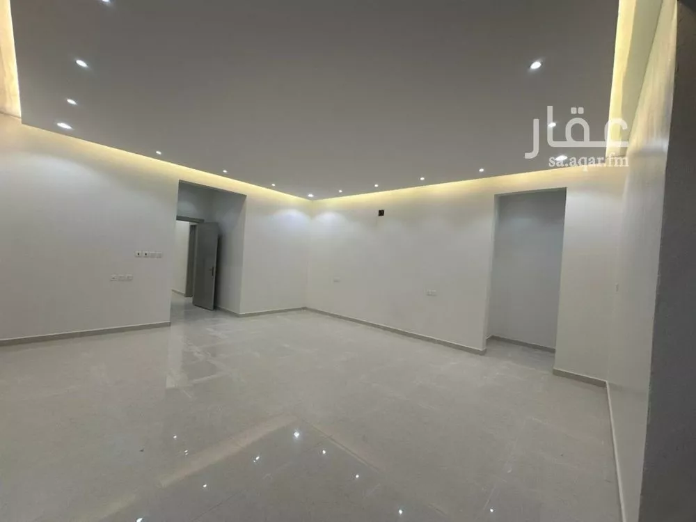 فيلا 5 غرف في الشرق 20