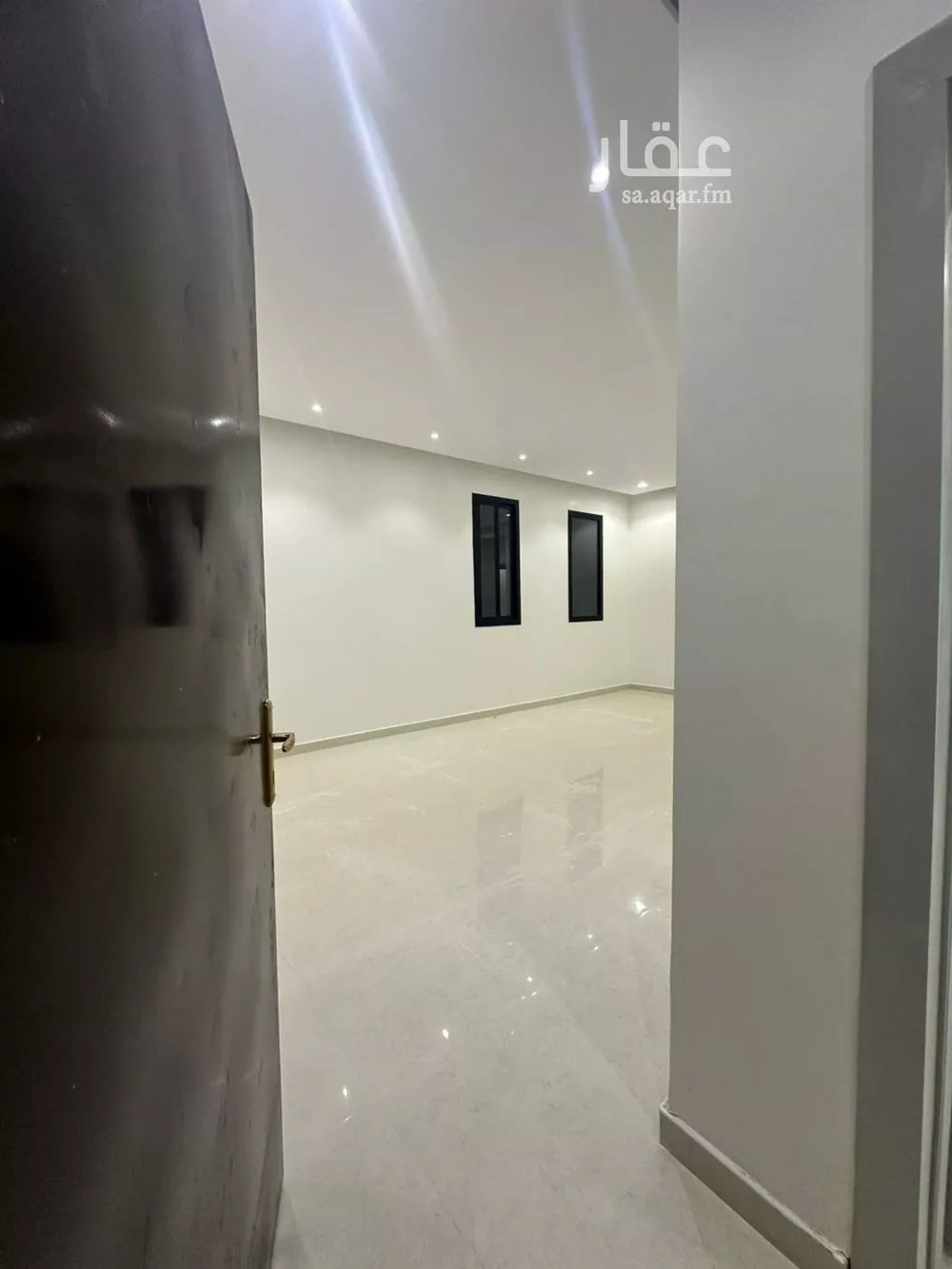 فيلا 5 غرف في الشرق 22