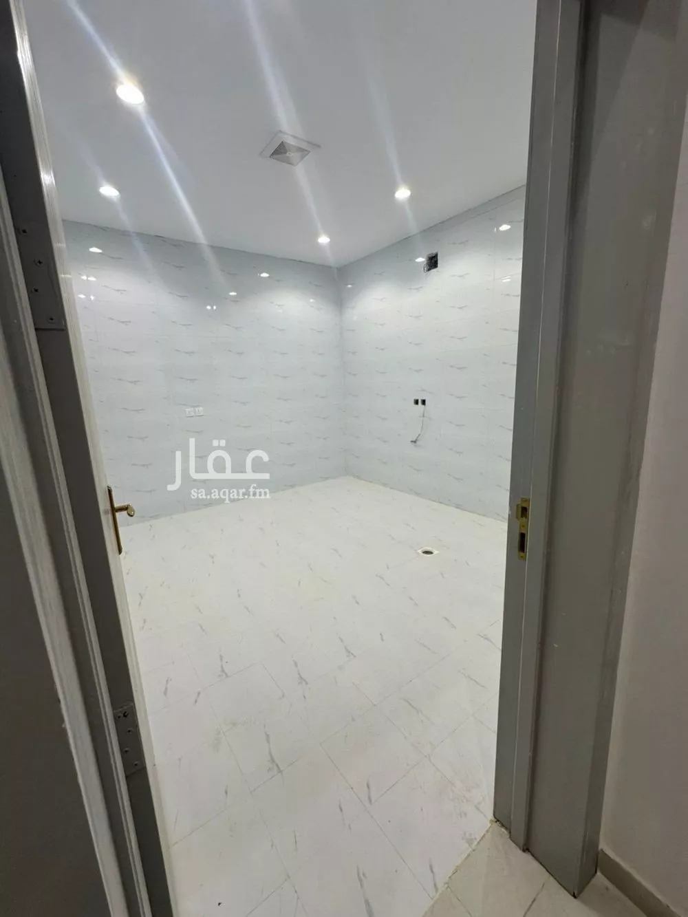 فيلا 5 غرف في الشرق 23