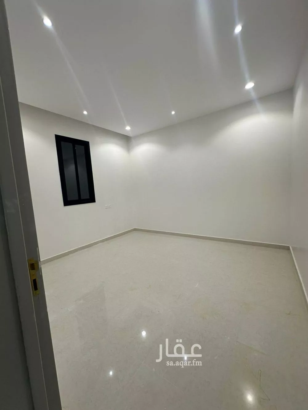 فيلا 5 غرف في الشرق 26