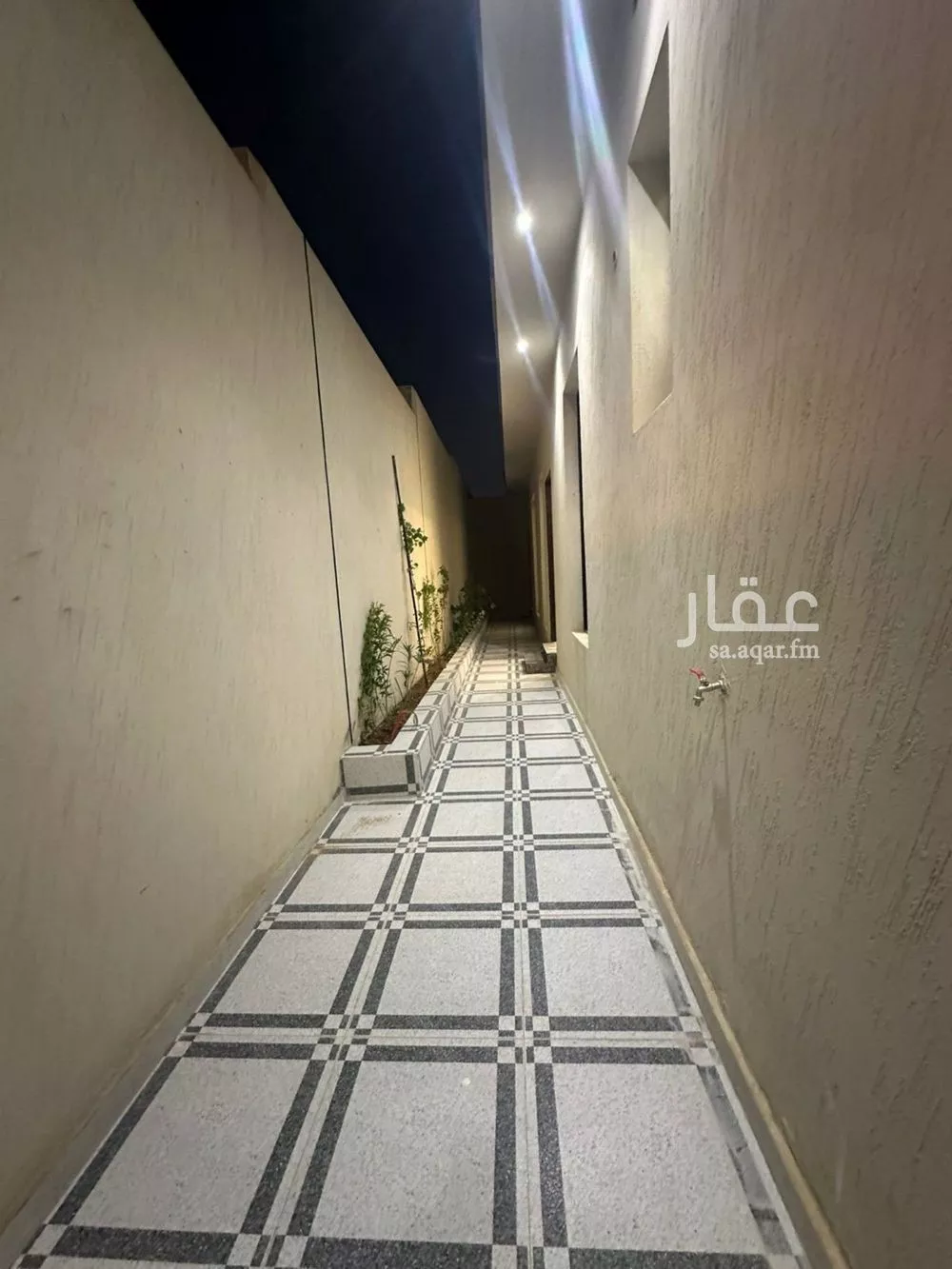 فيلا 5 غرف في الشرق 10