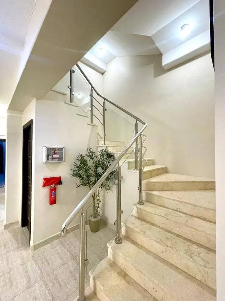 4 bedroom villa in Khuzam, Riyadh 9