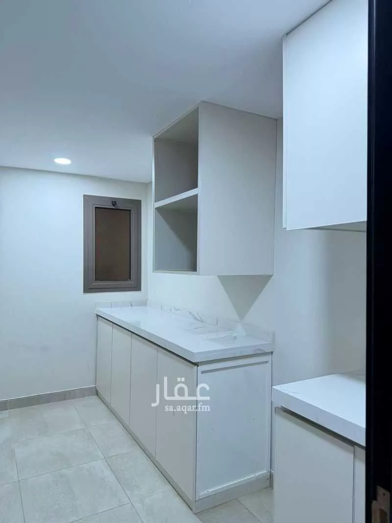 فيلا 5 غرف في عكاظ 18