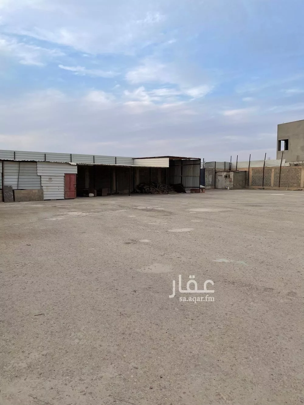 أرض 713 م² في الغنامية 2