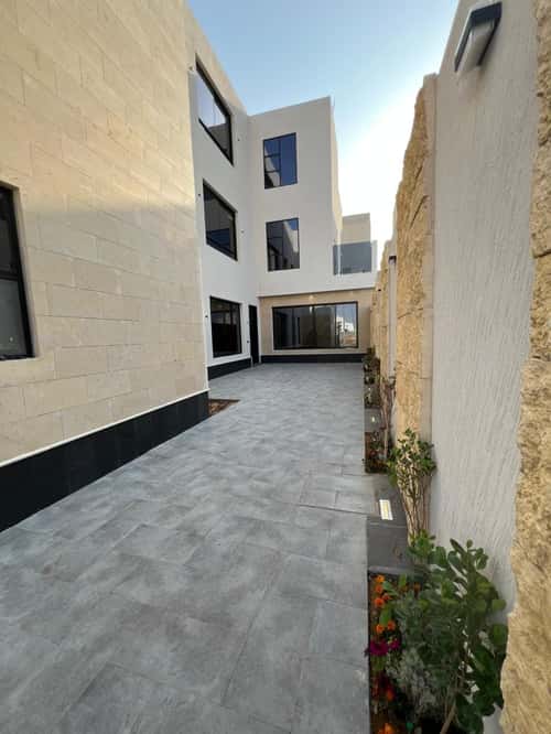 6 bedroom villa in Al Mahdiyyah 3