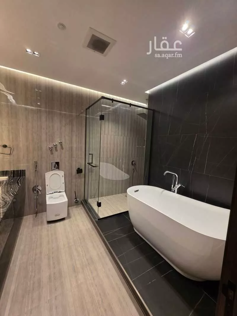 فيلا 5 غرف في الملقا 12