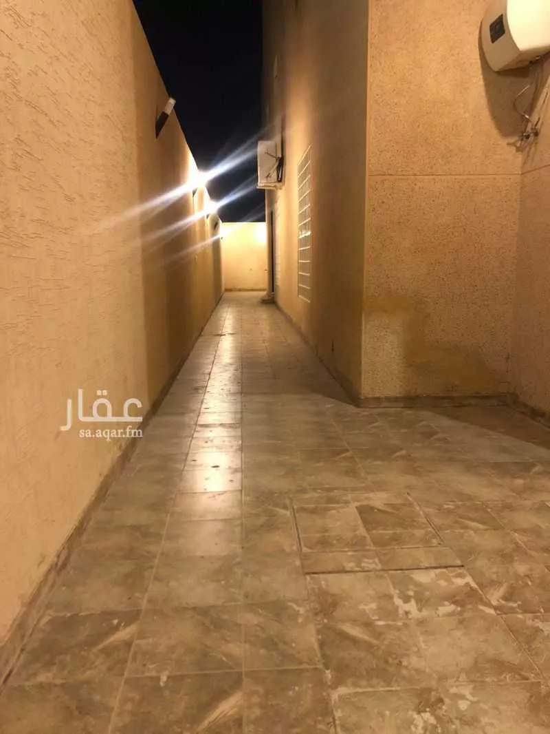 فيلا 5 غرف في العارض 8