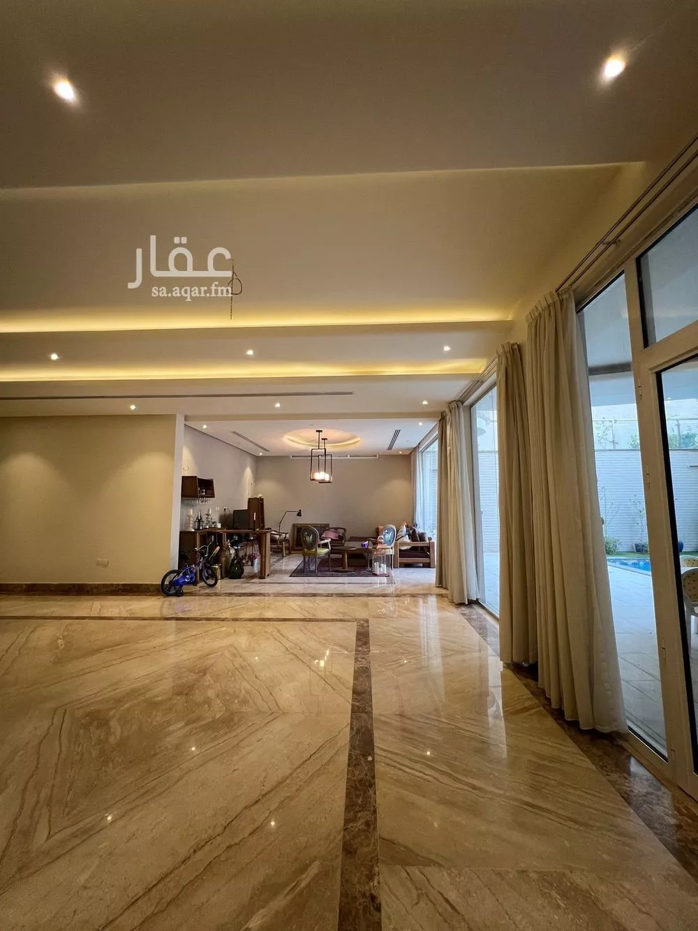 فيلا 7 غرف في الملقا 15