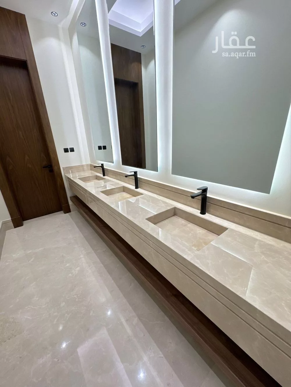 6 bedroom villa in Al Nakheel 9