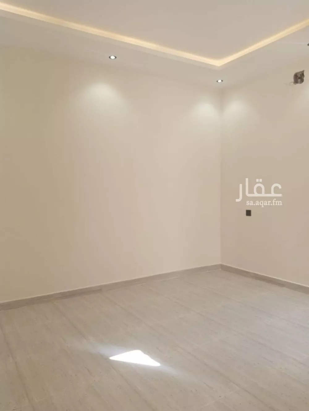 فيلا 6 غرف في عكاظ 14