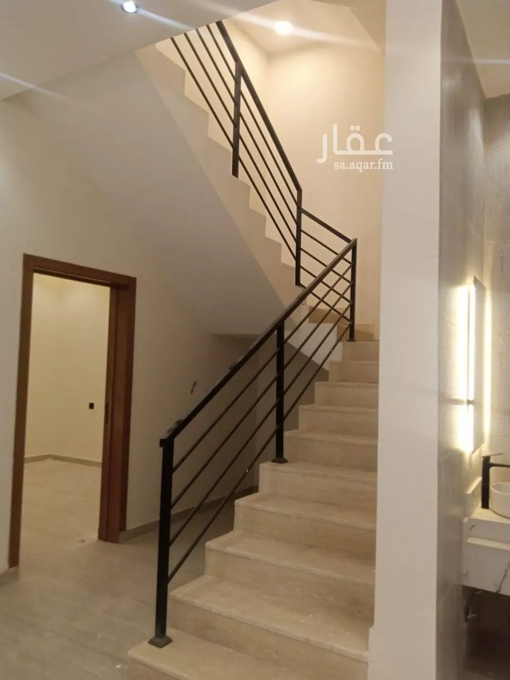 فيلا 6 غرف في عكاظ 15