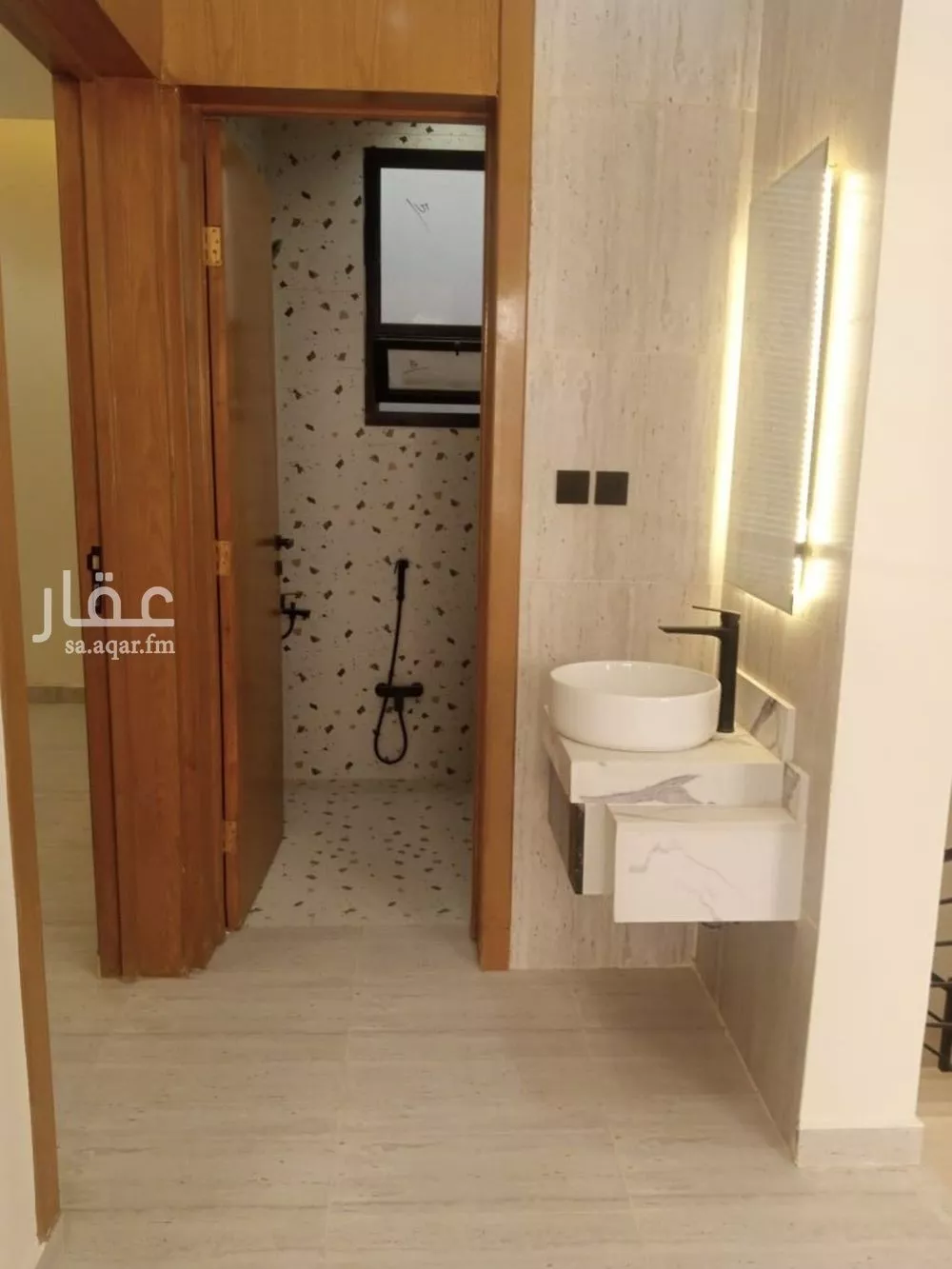 فيلا 6 غرف في عكاظ 20