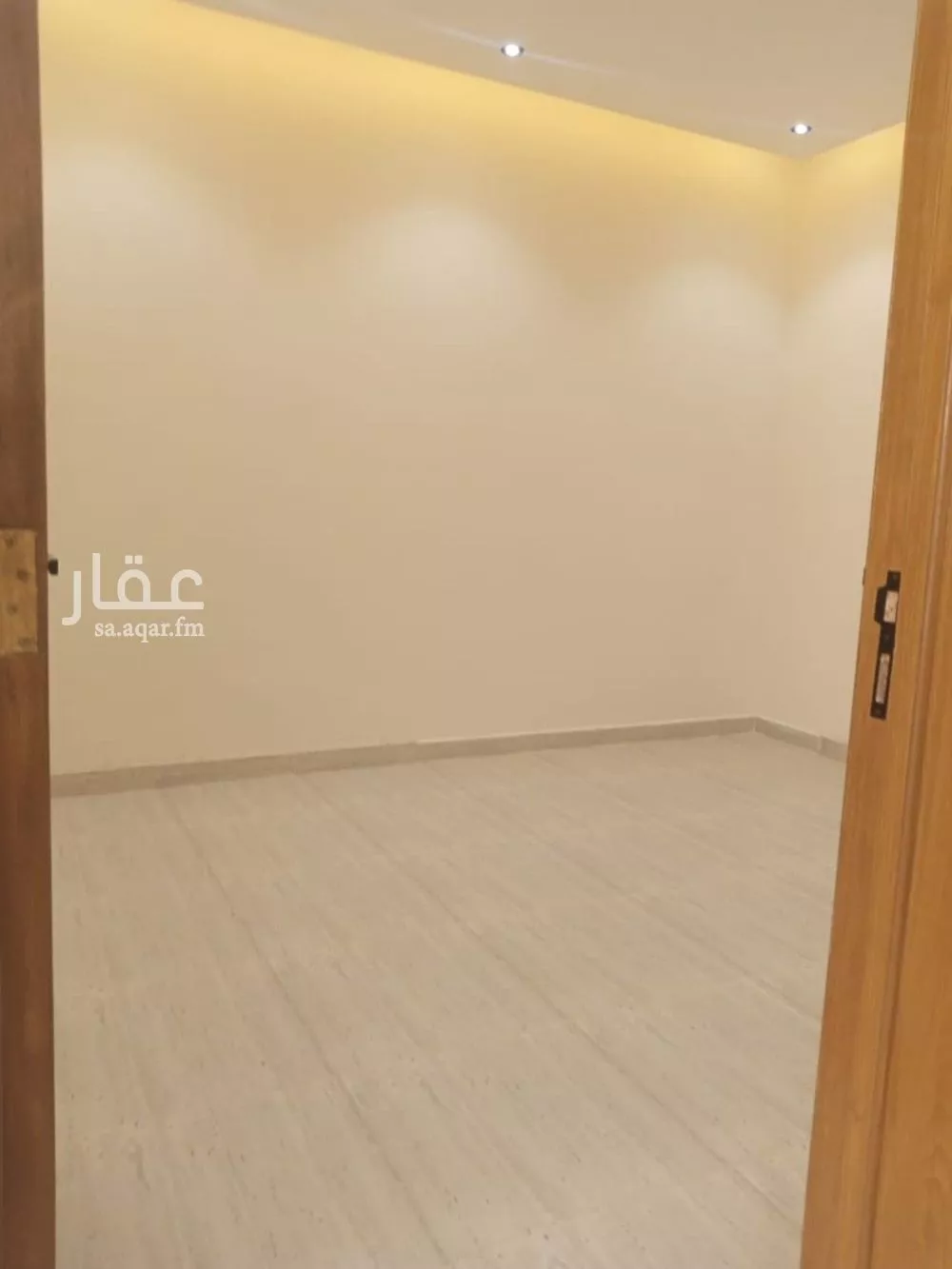 فيلا 6 غرف في عكاظ 8