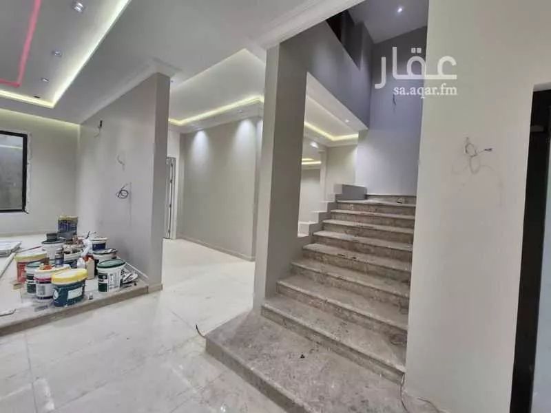 فيلا 12 غرف في عريض 17