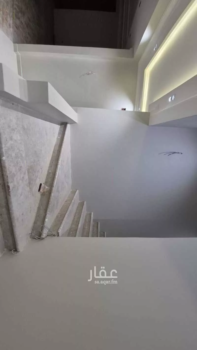 فيلا 12 غرف في عريض 10