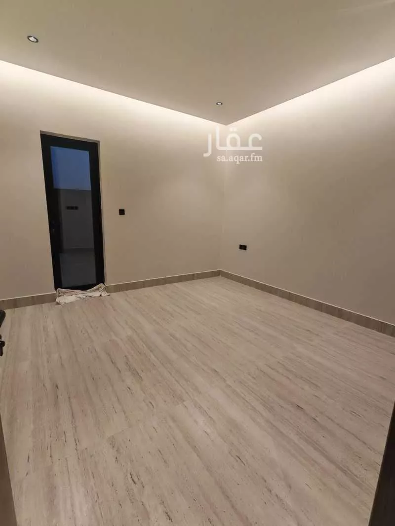 فيلا 5 غرف في العارض 12