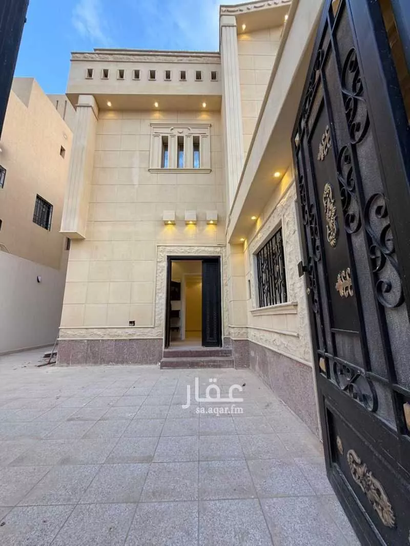 9 bedroom villa in Al Qadisiyah 4