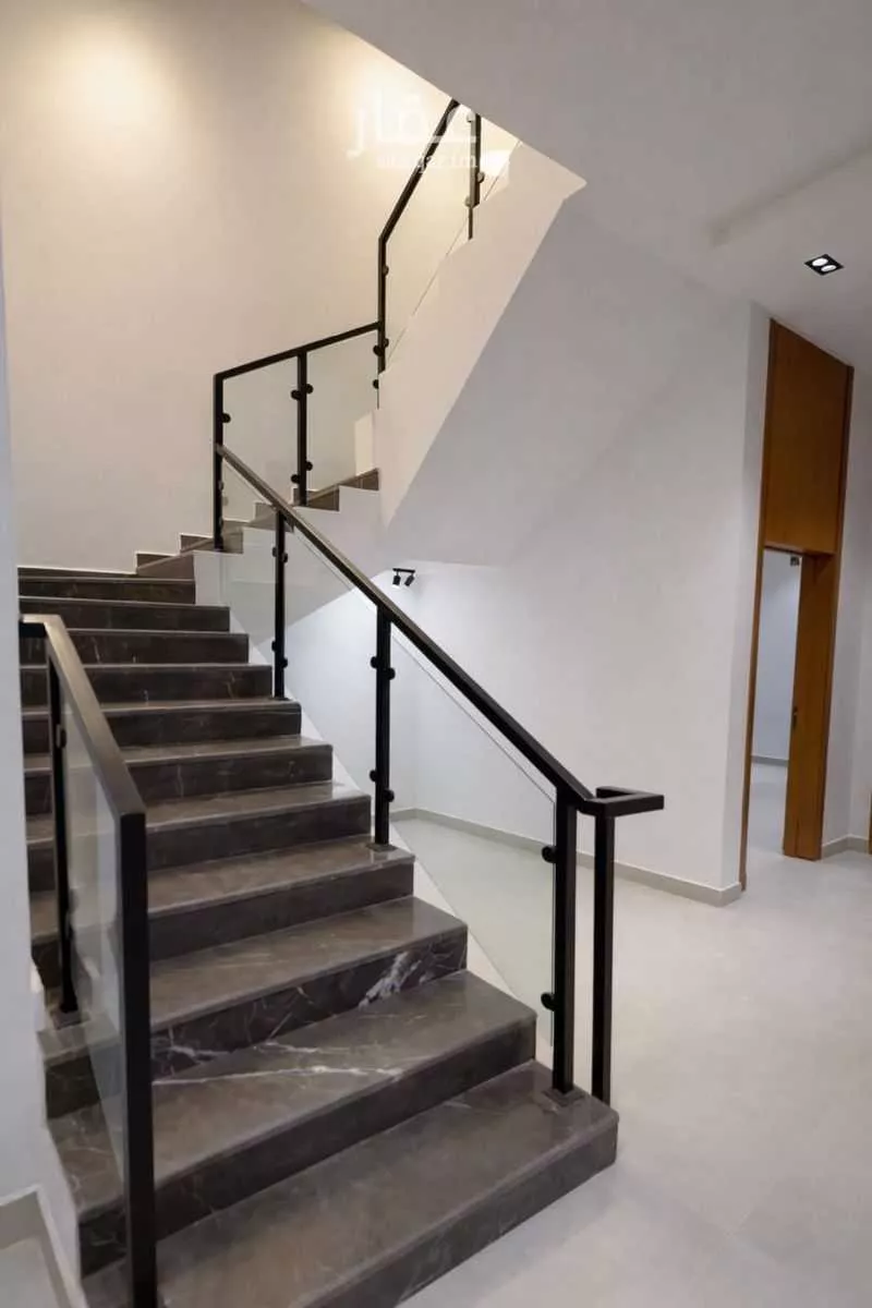 4 bedroom villa in Al Janadriyah 15