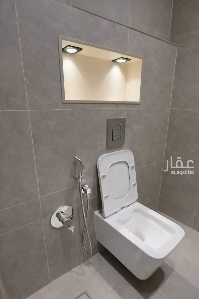 4 bedroom villa in Al Janadriyah 9