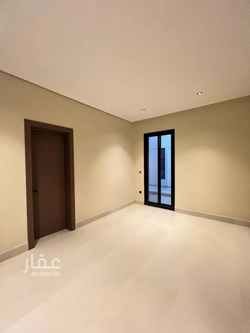 فيلا 4 غرف في العارض 7