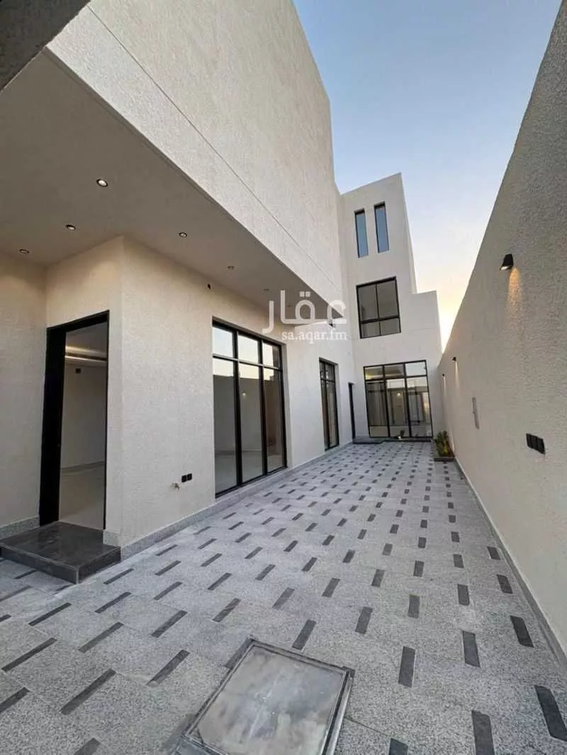 6 bedroom villa in Al Mahdiyyah 3