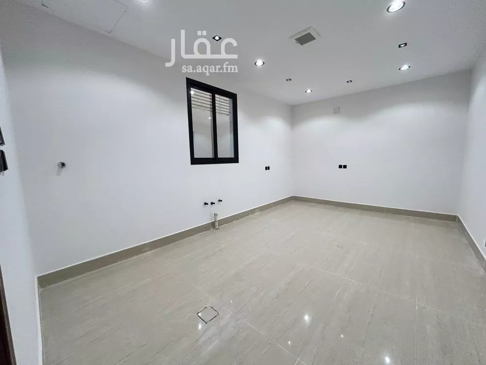 فيلا 8 غرف في العريجاء الغربية 4