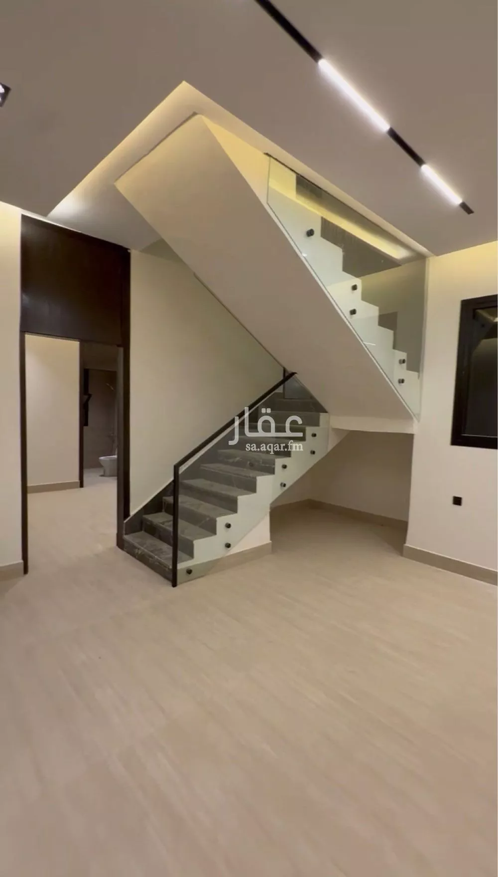 فيلا 6 غرف في الشرق 10