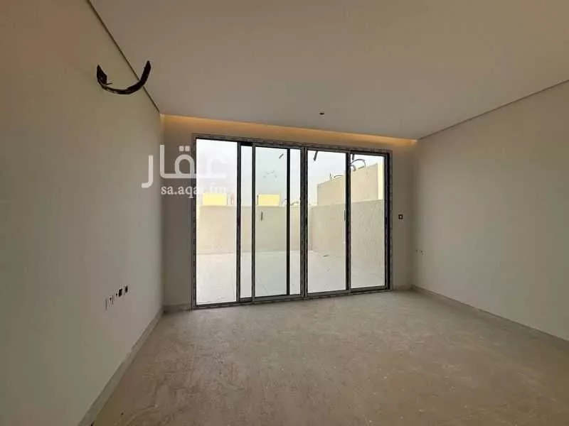 فيلا 4 غرف في الملقا 13