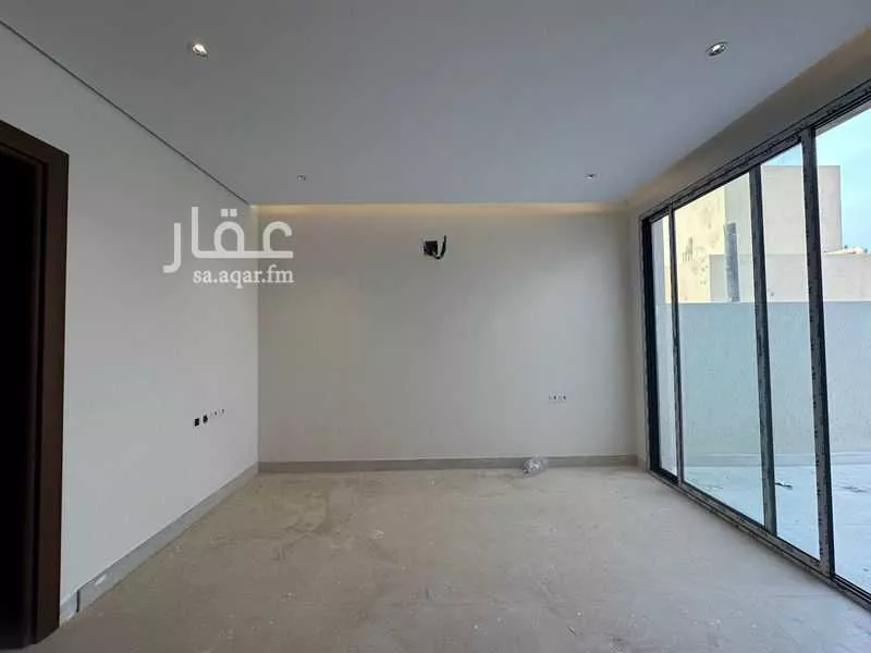 فيلا 4 غرف في الملقا 14