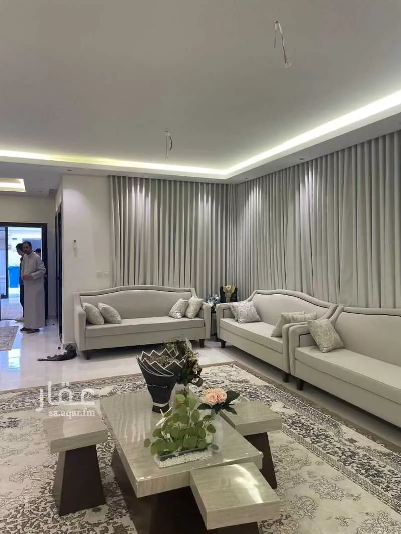 5 bedroom villa in Al Janadriyah 18