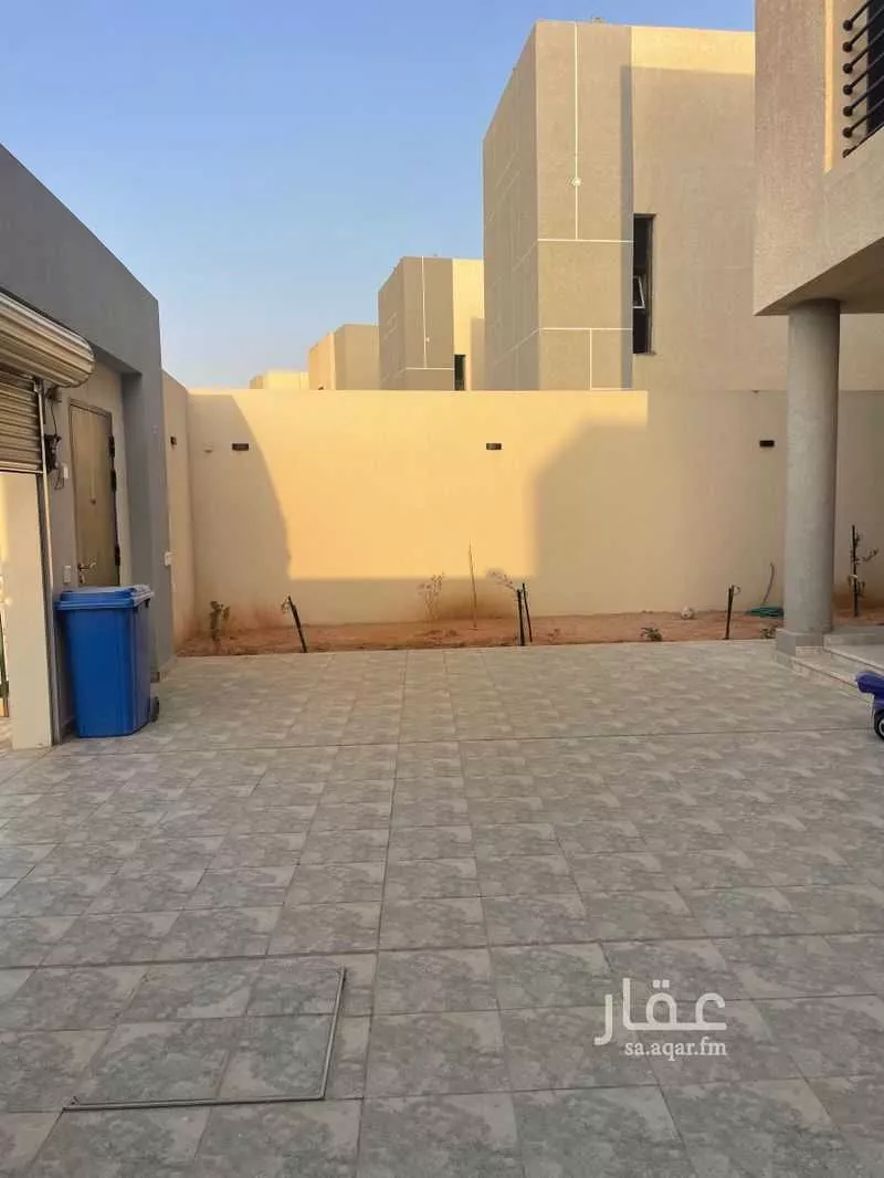 5 bedroom villa in Al Janadriyah 3