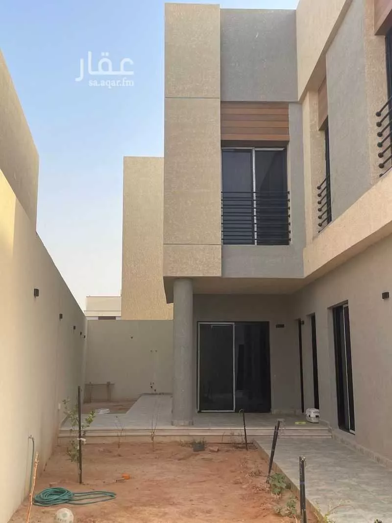 5 bedroom villa in Al Janadriyah 6