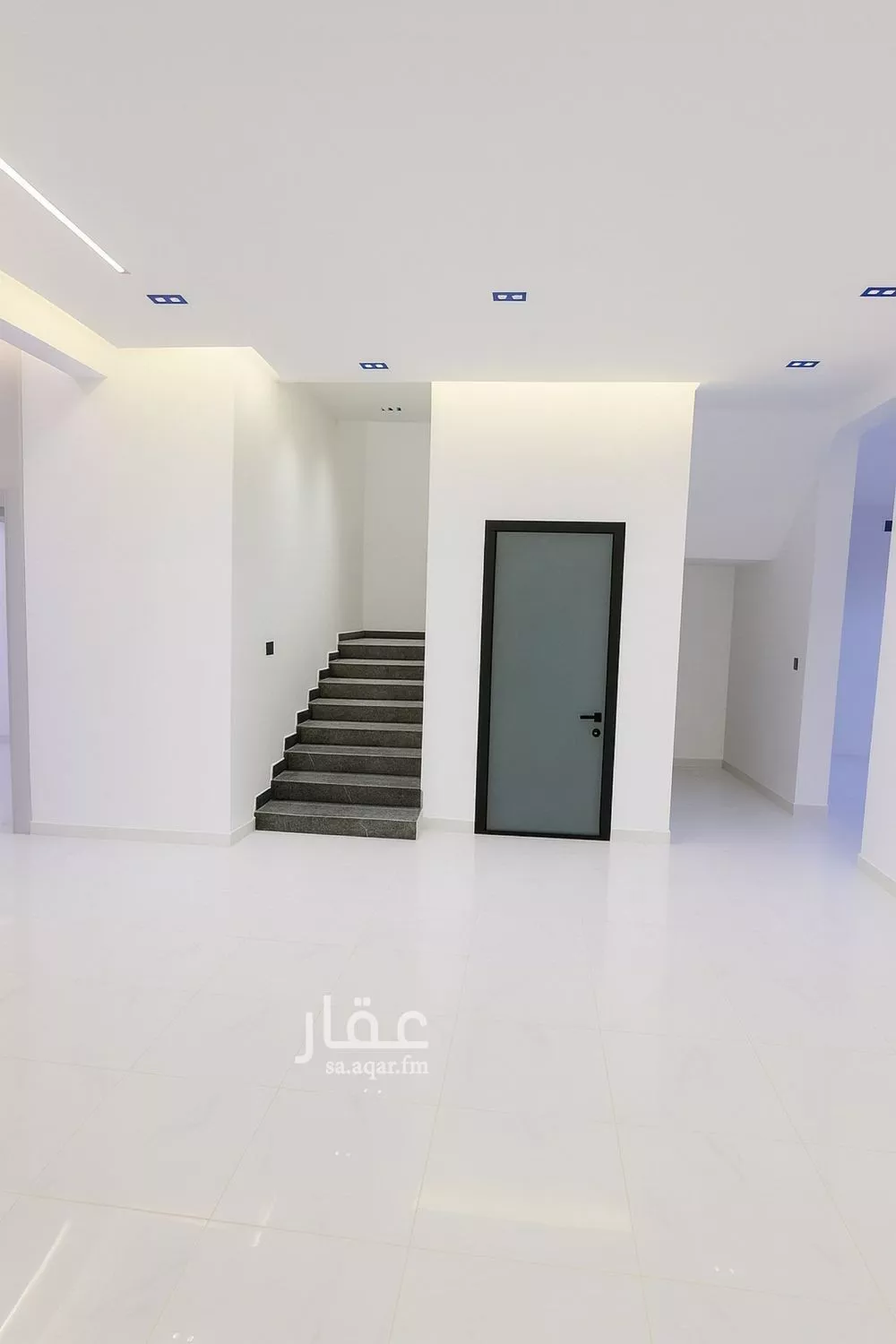 فيلا 4 غرف في الجنادرية 3