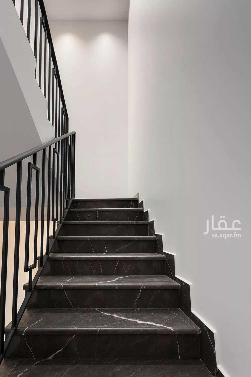 5 bedroom villa in Al Janadriyah 4