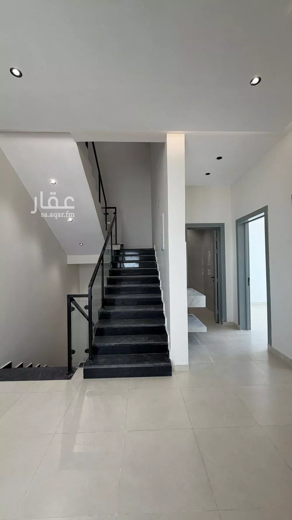 فيلا 7 غرف في عكاظ 11