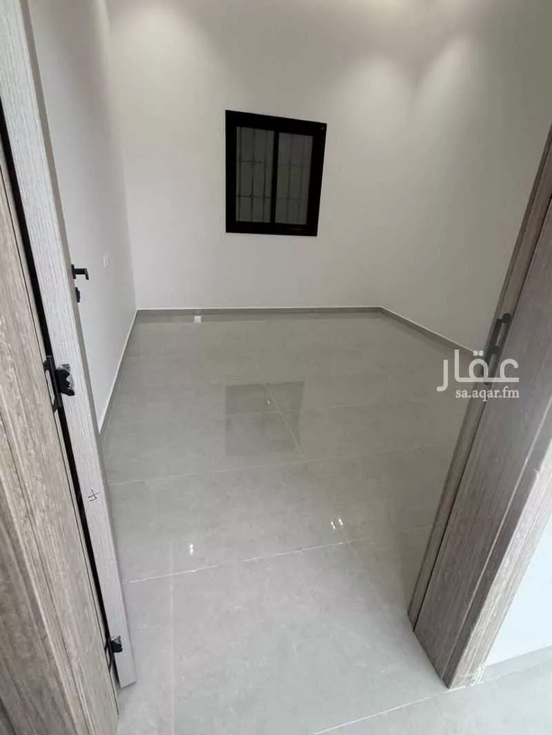 10 bedroom apartment in Al Maizilah 4