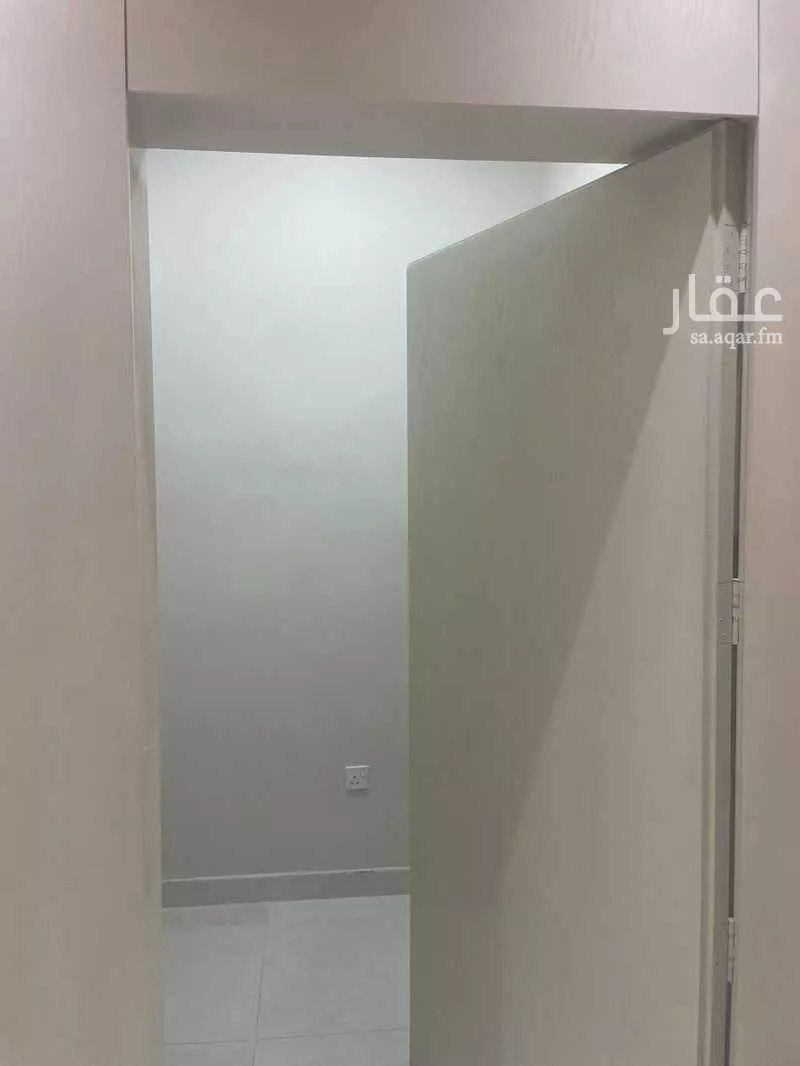 فيلا 4 غرف في الجنادرية 8