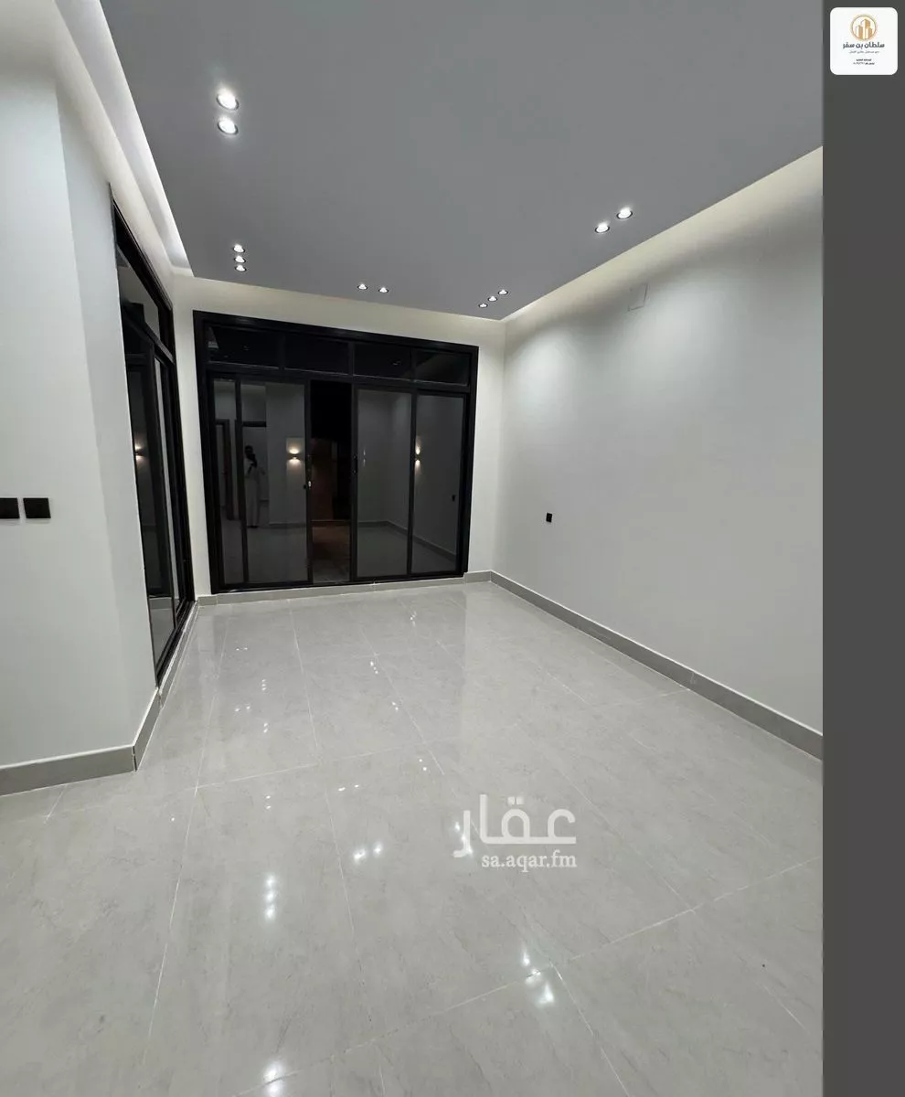 فيلا 12 غرف في الشرق 17