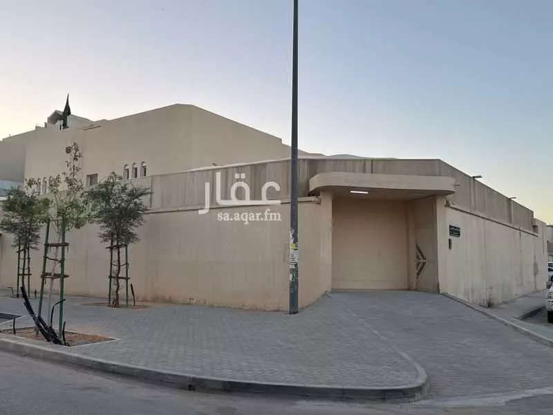 فيلا 8 غرف في العزيزية 2
