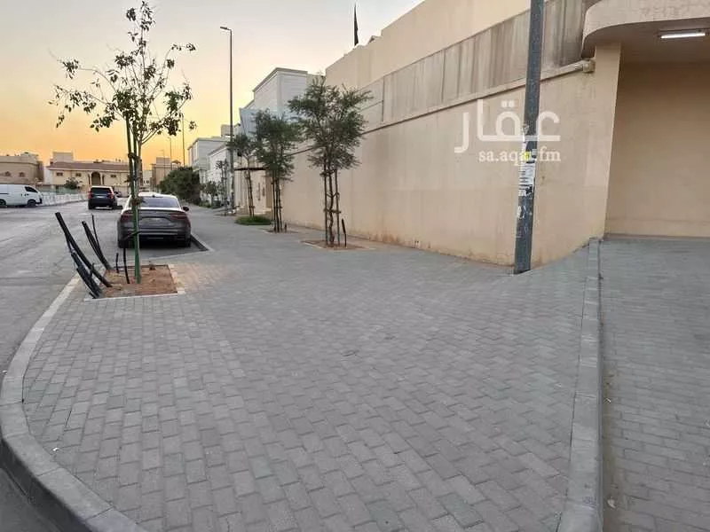 فيلا 8 غرف في العزيزية 4