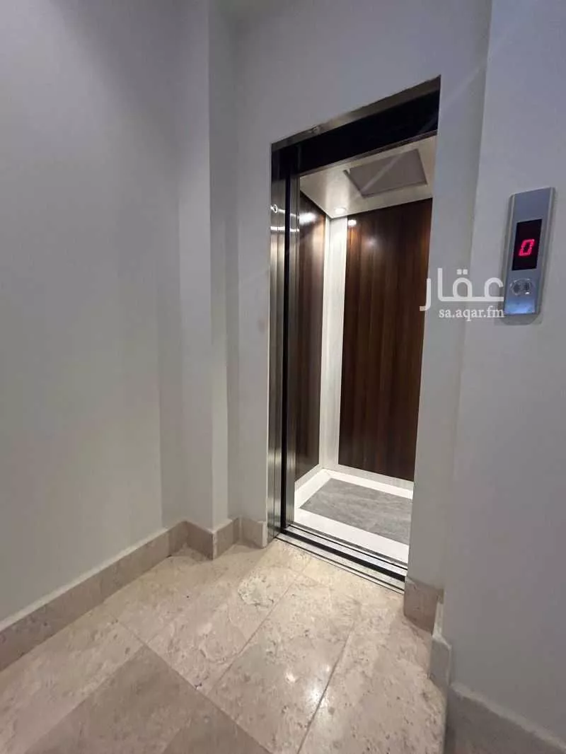 فيلا 5 غرف في العارض 6